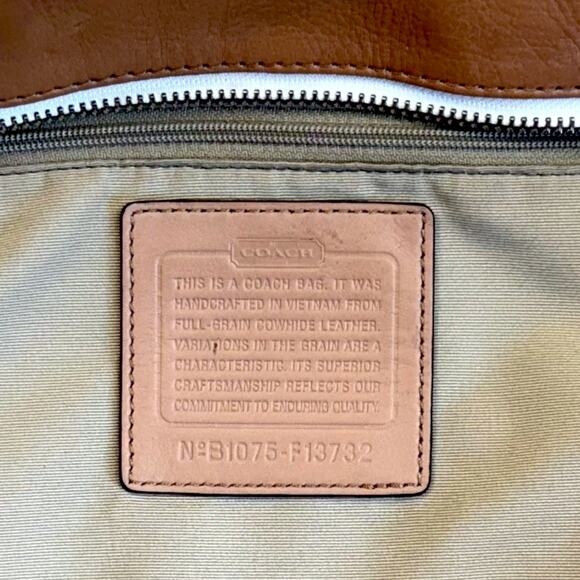 Coach Y2K Leather Soho Tote Shoulder Bag Double Handle Buckled Pleated Ivory Tan - Picture 9 of 14